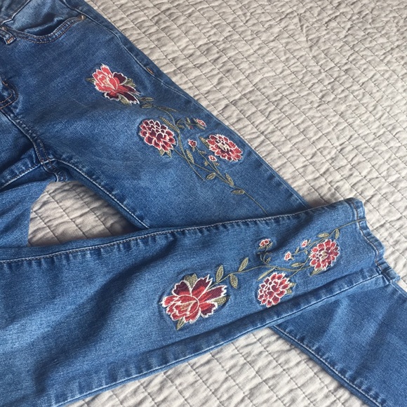 COPY - Ashley Mason Embroidered Skinny Jeans - Picture 3 of 4